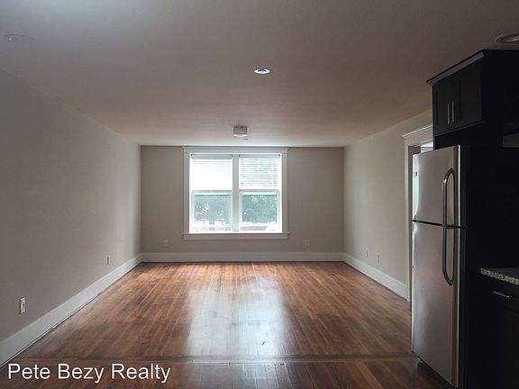 3rd image of 323 N Railroad Ave