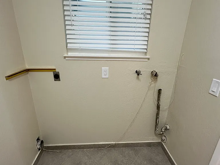 Washer/dryer hook ups. Electric dryer hookup.