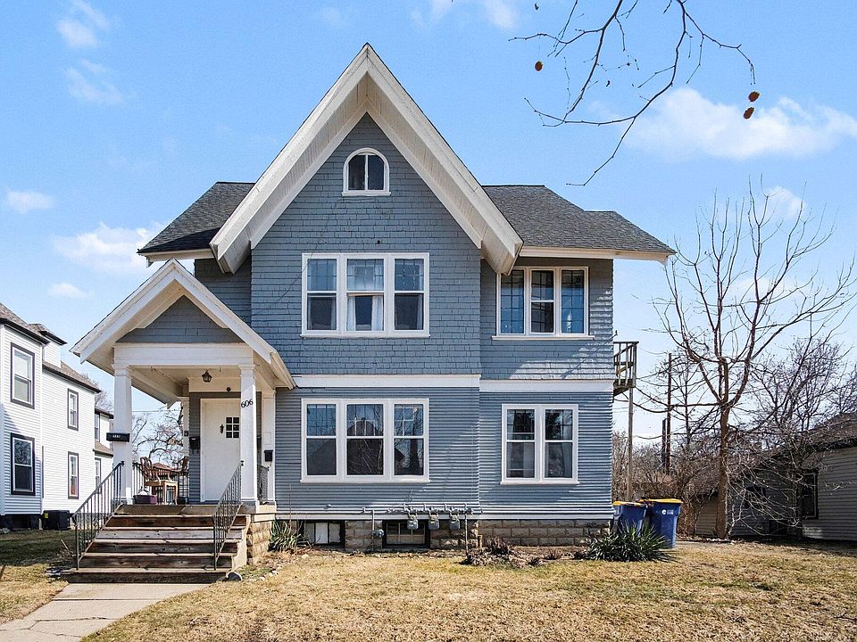 1st image of 606 Fairview Ave NE