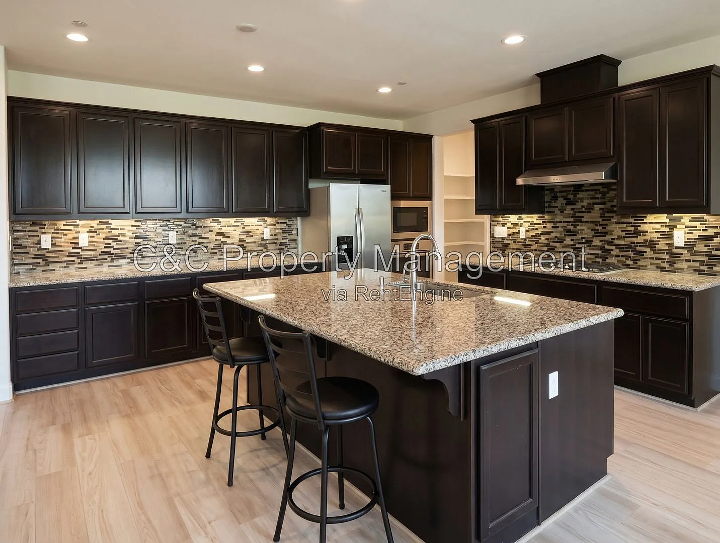 4 bed, 3.5 bath, 2894 sqft, $3,700 — Photo 2