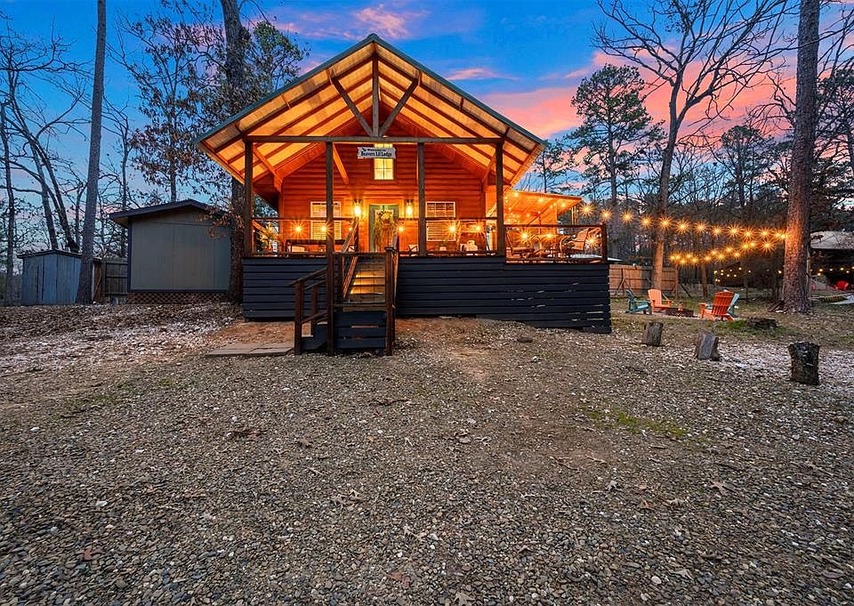 1st image of 590 Chinook Rd