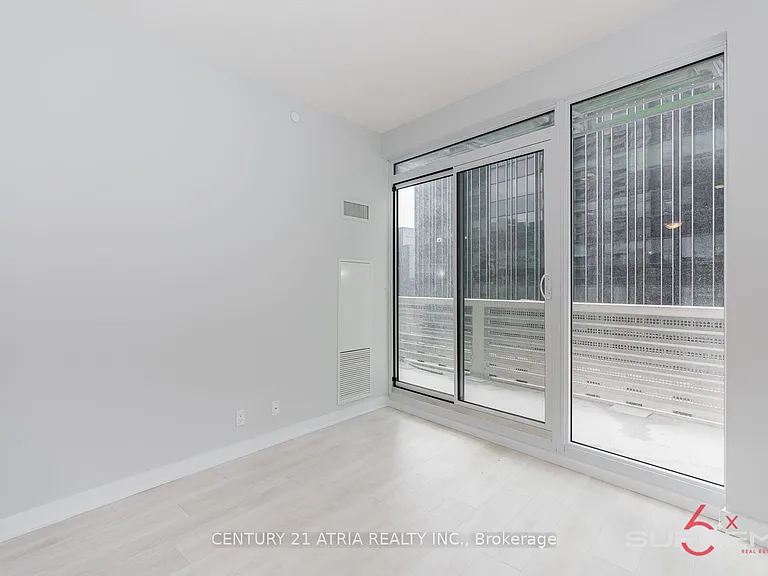2221 Yonge St #611 — Photo 3