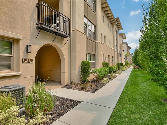 2nd image of 1052 Bigleaf Pl Unit 102