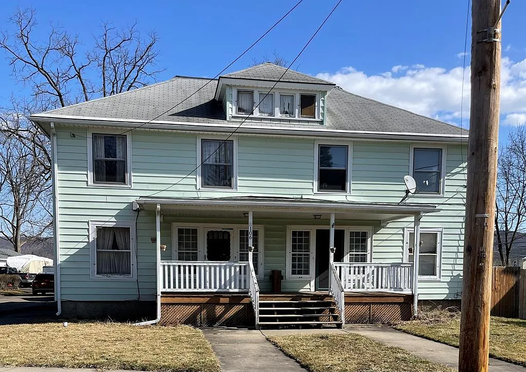 106 Oakwood Ave photo 1