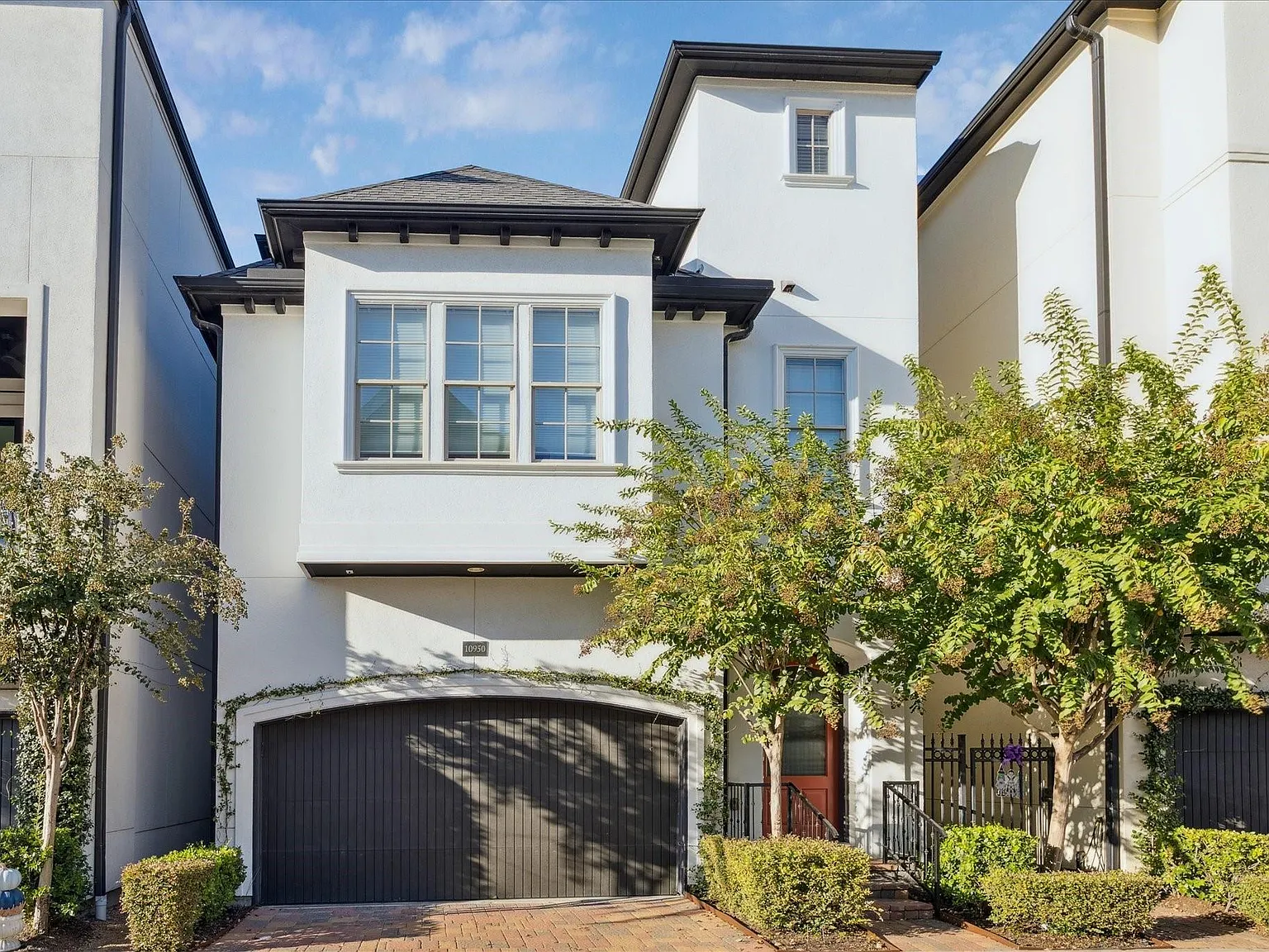 3 bed, 3.5 bath, 2739 sqft, $3,400 — Photo 1