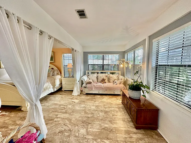 2012 Mistral Ln E — Photo 13