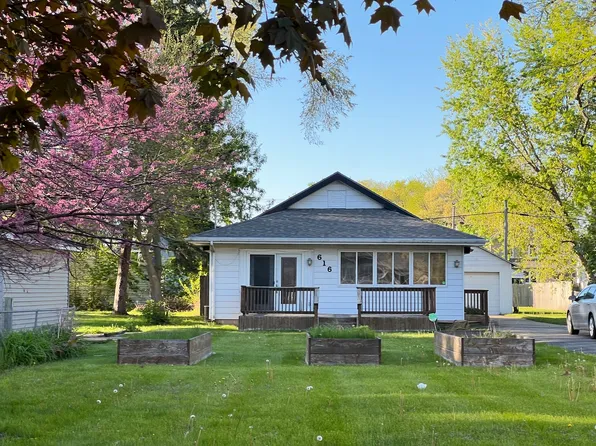 616 Pearl Ave, Loves Park, IL 61111