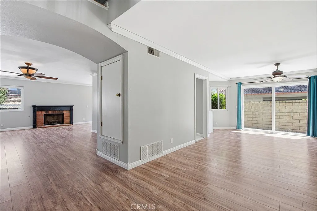 4 bed, 2103 sqft, $4,250 — Photo 4
