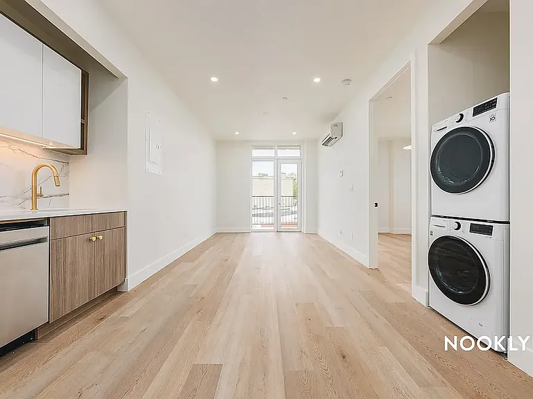 27-16 21st St #4F — Photo 6