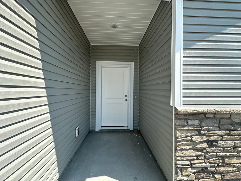 604 S 2355 W — Photo 3