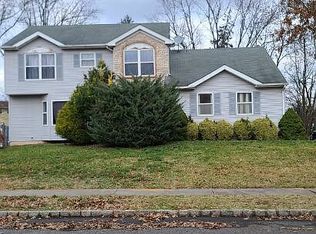 19 Johanna Ct, Piscataway, NJ 08854