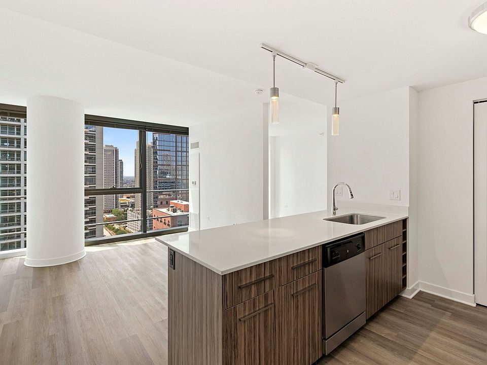 1st image of 346 W Wolf Point Plz
