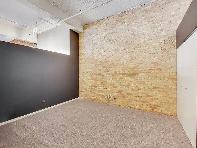 375 W Erie St #522 — Photo 8