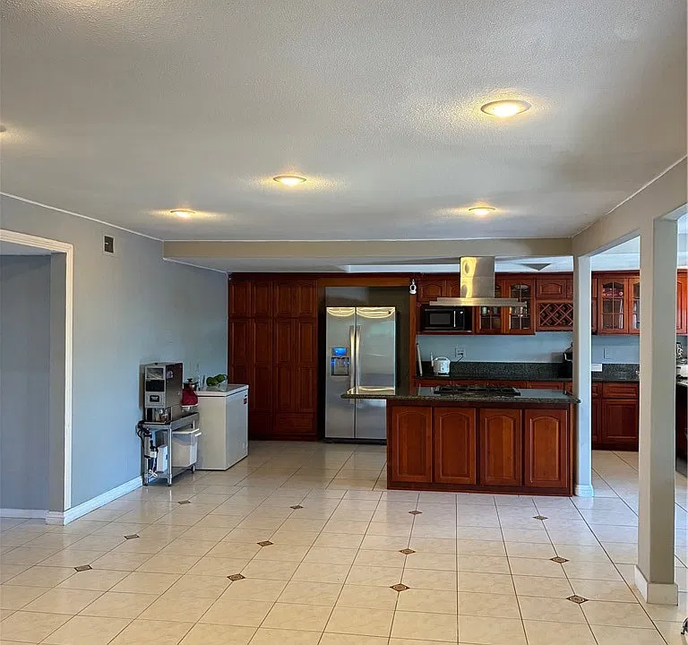 8812 Carmel Cir