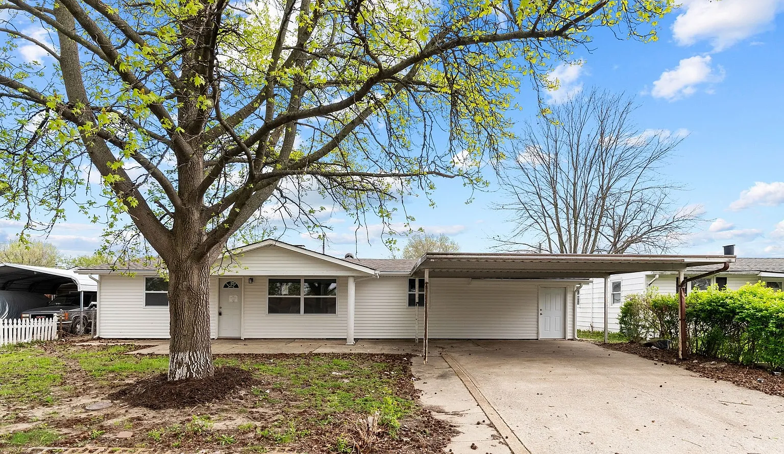 208 Saint Christopher Dr photo 1