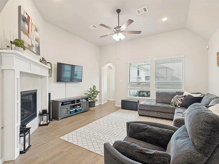 1902 Middle Pass Ln — Photo 12