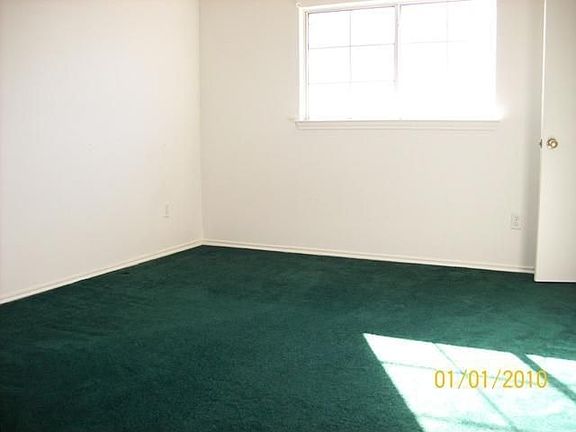 4th image of 710 Whispering Hollow Dr