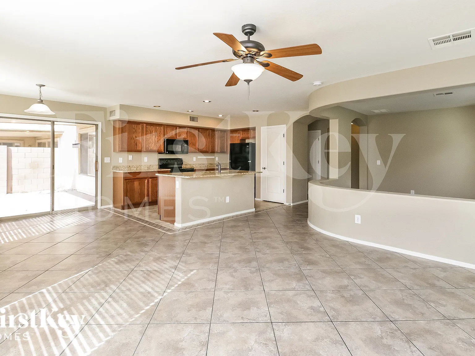 4 bed, 2.5 bath, 2486 sqft, $2,470 — Photo 4
