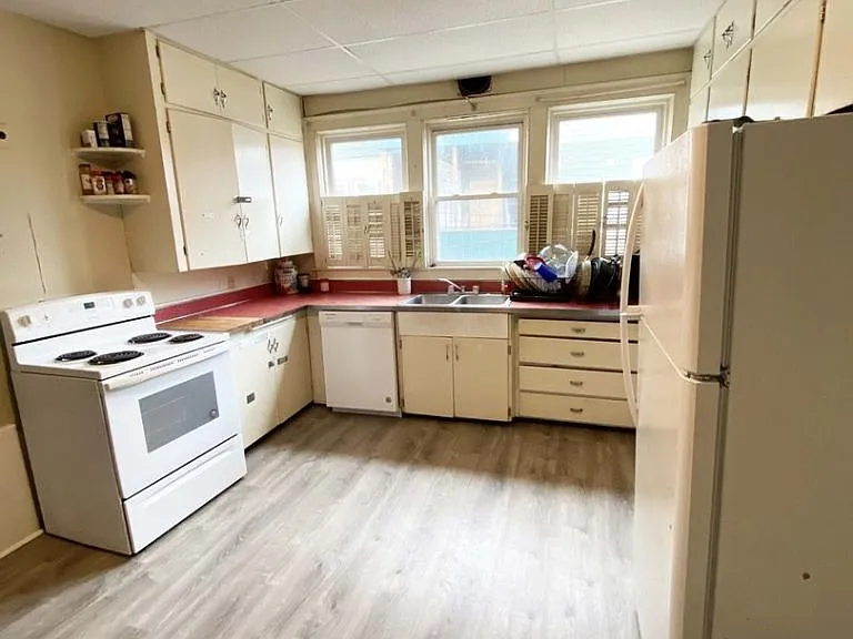 76 Front St #11 — Photo 2