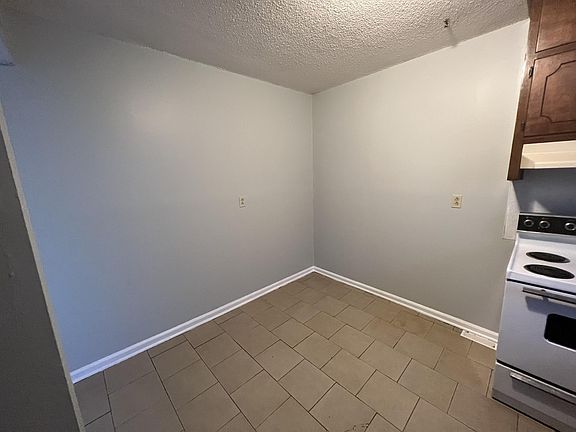 5th image of 909 Cotton Ave SW APT B