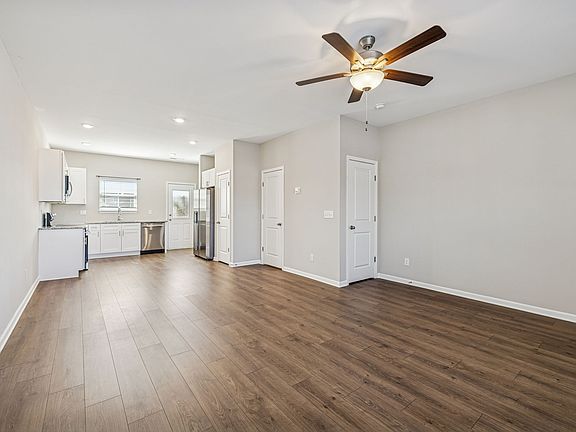 3rd image of 134 Kathryn Ct