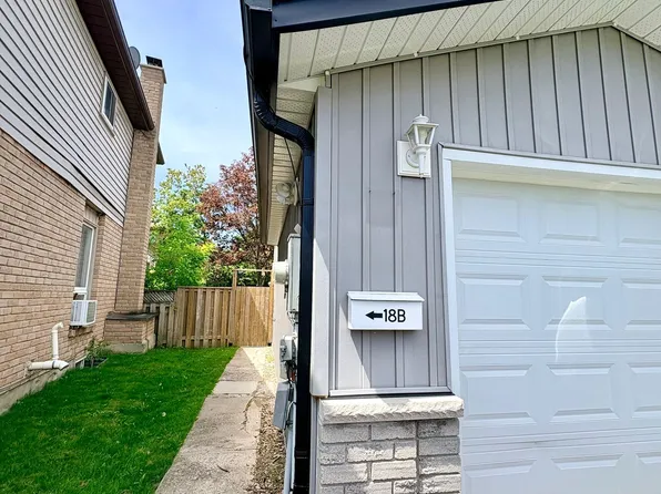 18 Ridgeway Ave #B, Barrie, ON L4N 5L2