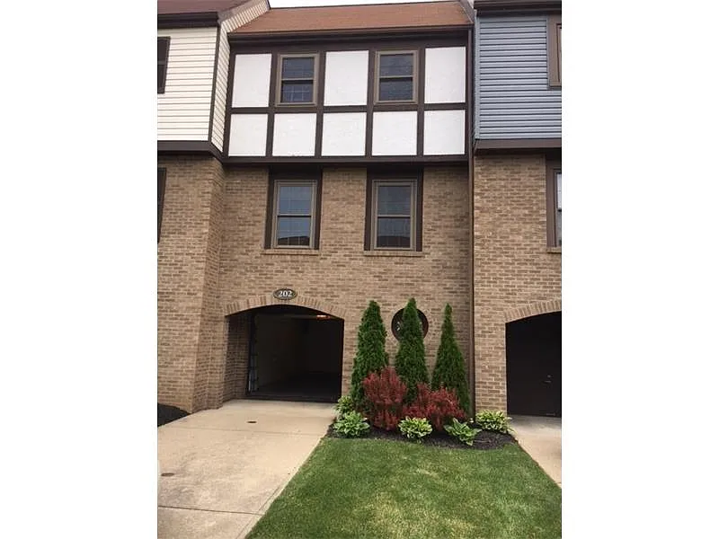 202 Kendall Ln photo 1