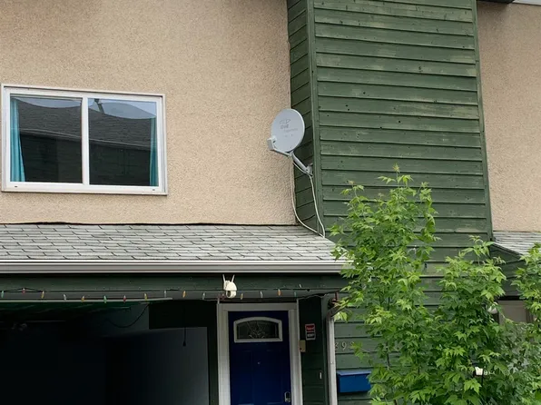 892 Abbottsfield Rd NW, Edmonton, AB T5W 4R4