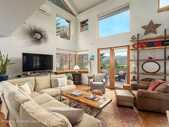 4th image of 609 Hillcrest Dr