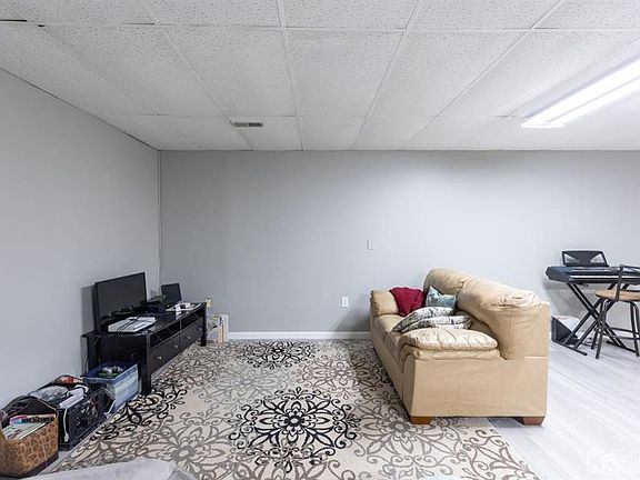 5th image of 6 Cameo Ct