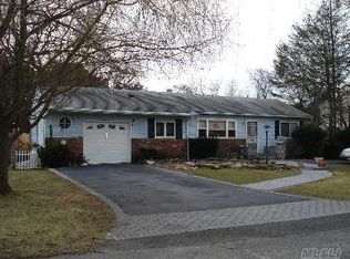 42 Oceanside St, Islip Terrace, NY 11752