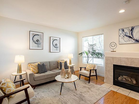 5th image of 3170 Regency Ave