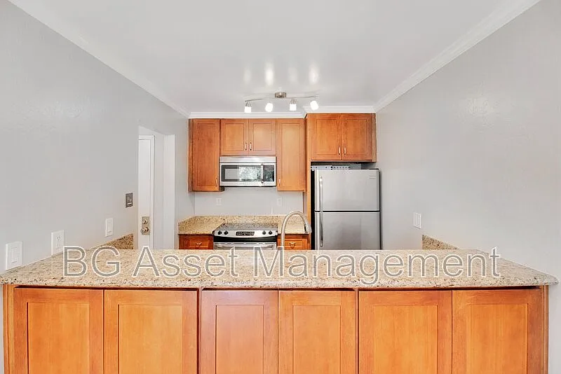 1 bed, 1.0 bath, 646 sqft, $1,900 — Photo 2