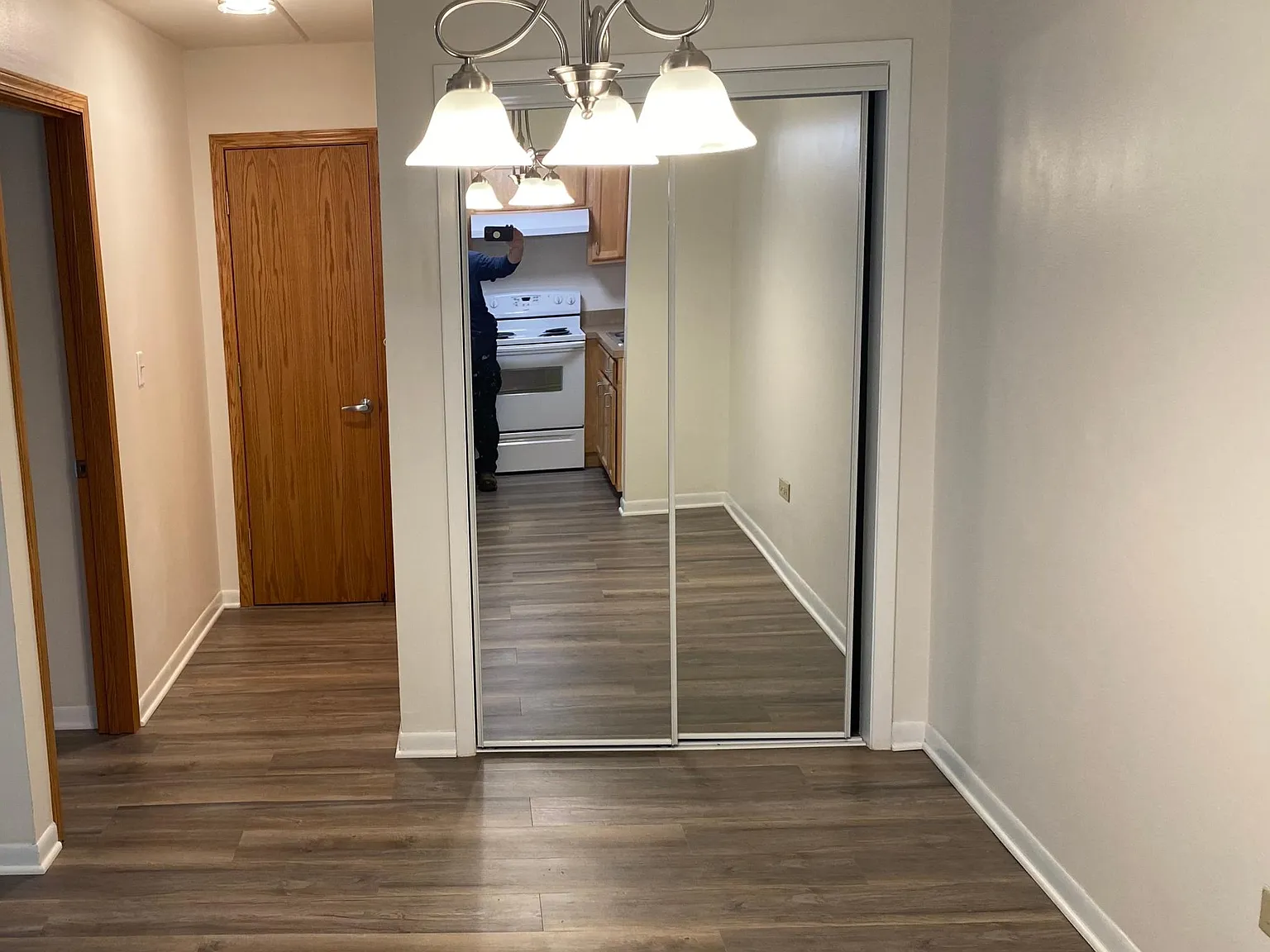 325 N Columbine Ave — Photo 2