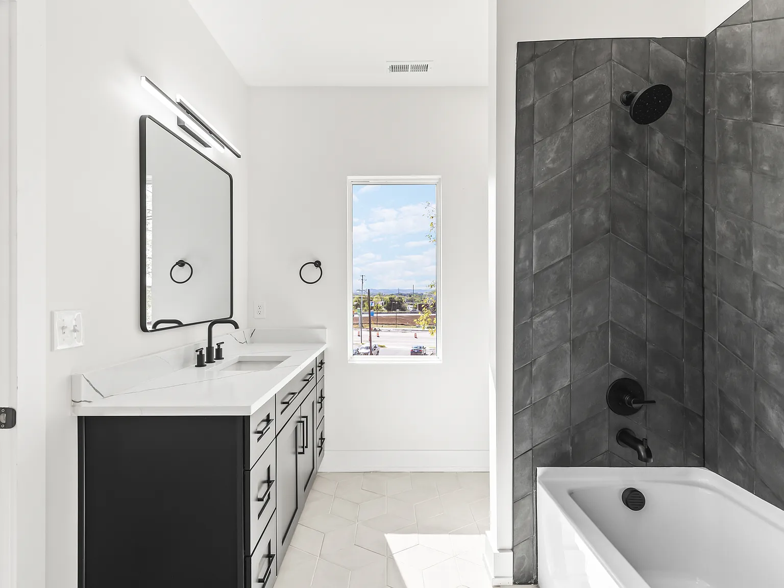 2107 Courtney Ave — Photo 3