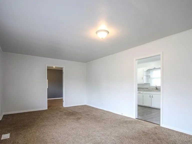 2536 W Easton St N — Photo 7