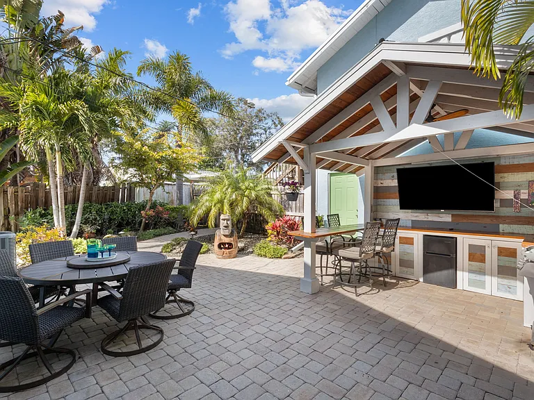633 Virginia Dr — Photo 36