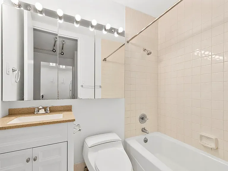 235 E 40th St #5I — Photo 4