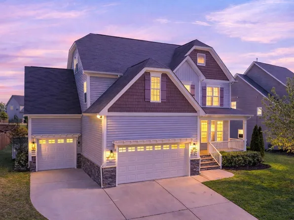 556 Crimson Oak Ln, Fuquay Varina, NC 27526