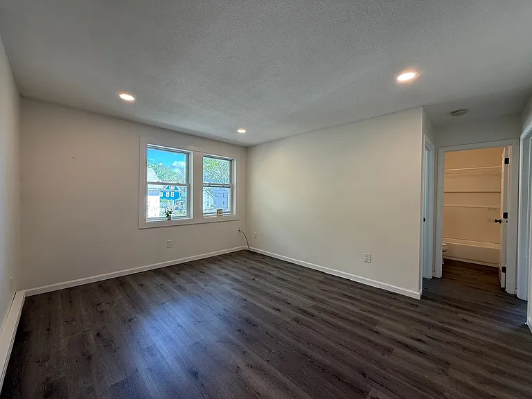 21 E Bartlett St #7 — Photo 2