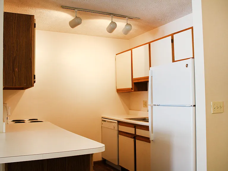 Wyndemere Apartments — Photo 35