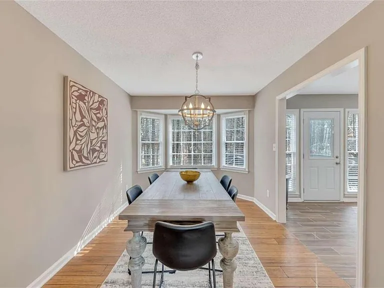 56 Brentwood Dr — Photo 3
