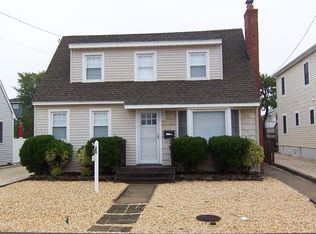107 E 26th St, Brant Beach, NJ 08008
