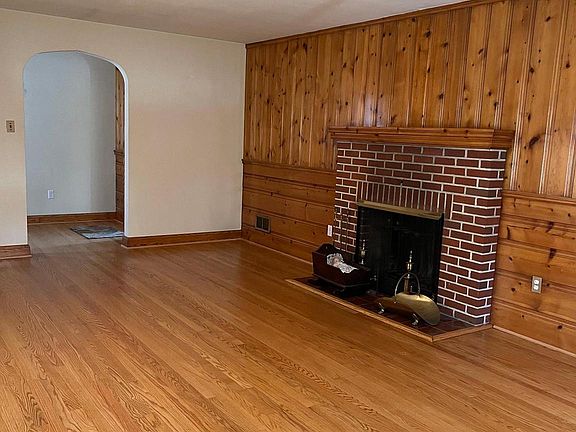 5th image of 200 Phelps Ave