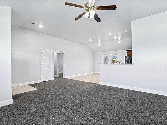 4th image of 2200 Augusta Cir