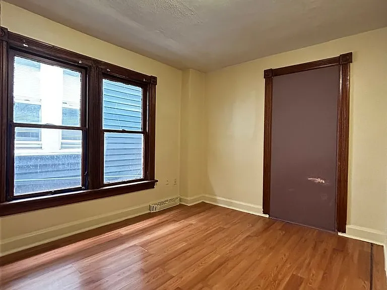 417 Clarendon Ave — Photo 13