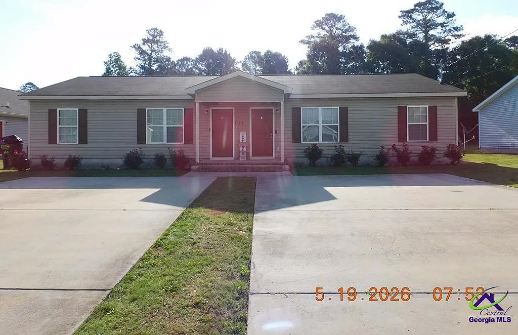 3 bed, 2.0 bath, 960 sqft, $1,100 — Photo 1