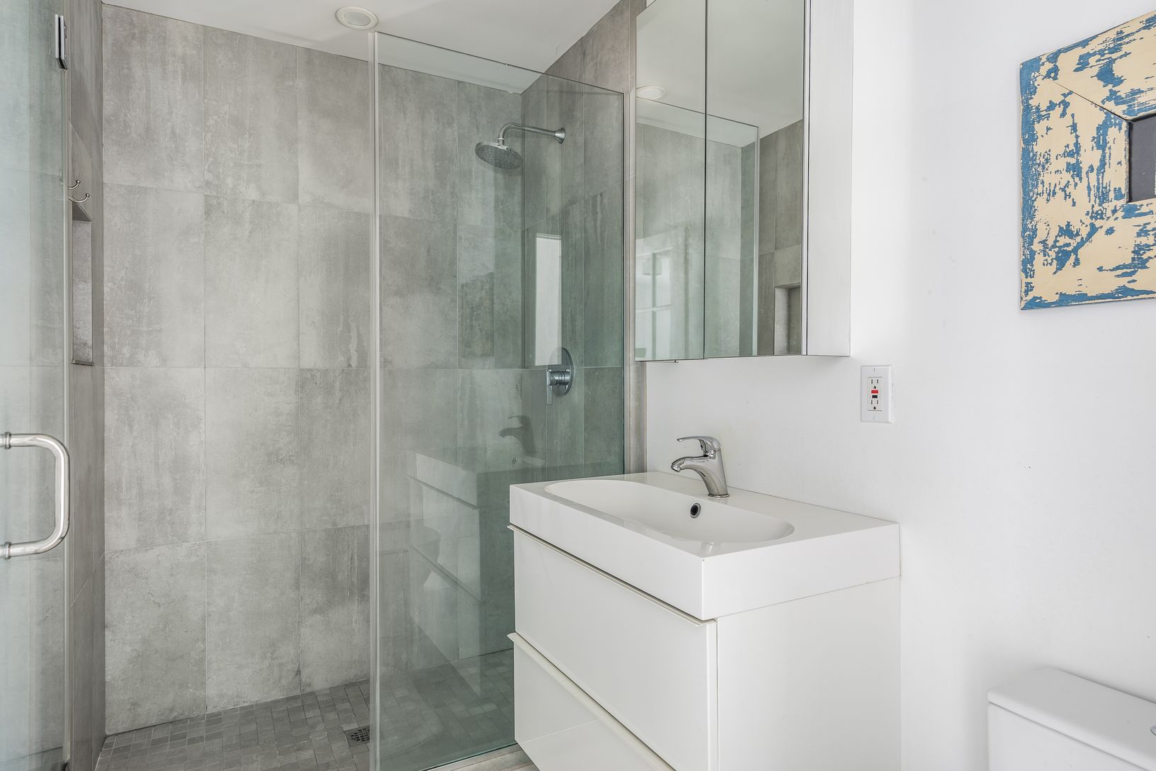  Master en-suite bath