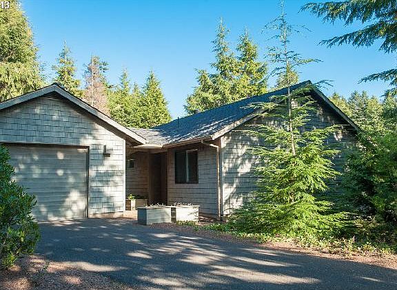 2nd image of 458 Salishan Hills Dr