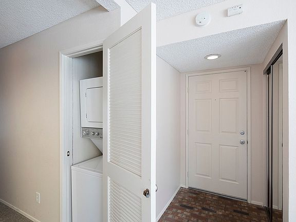 4th image of 1625 Chalcedony St #204